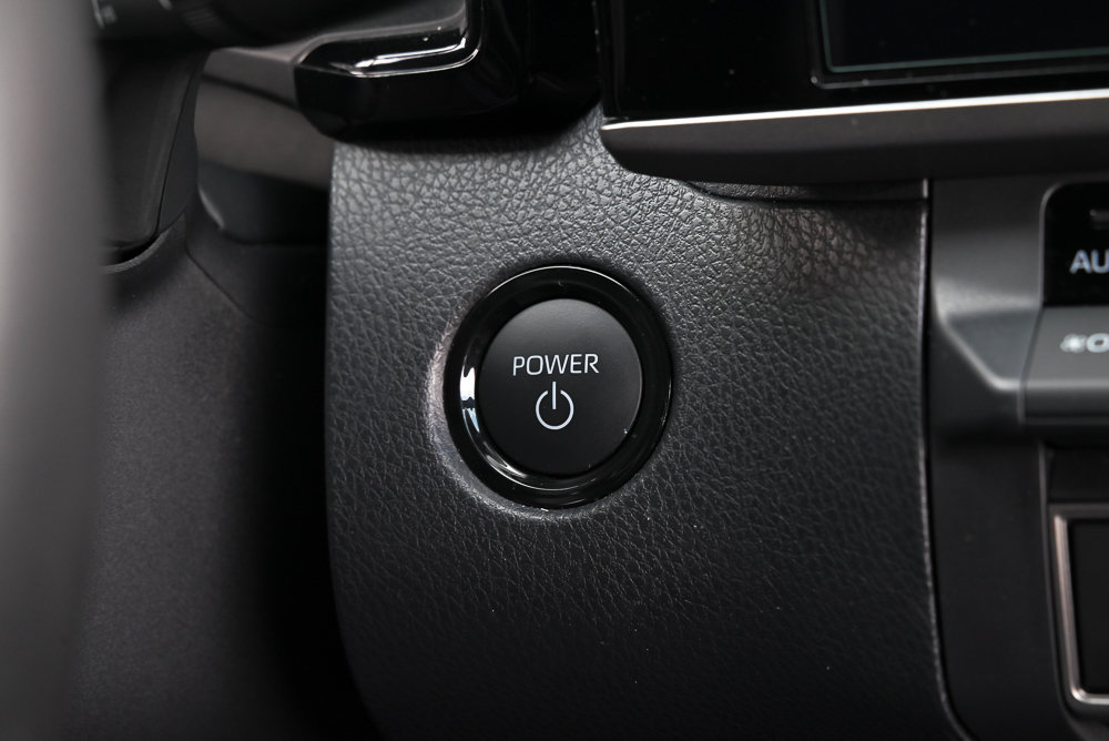 Used 2025 Toyota Camry SE w/ Multimedia Upgrade Package FWD image 18