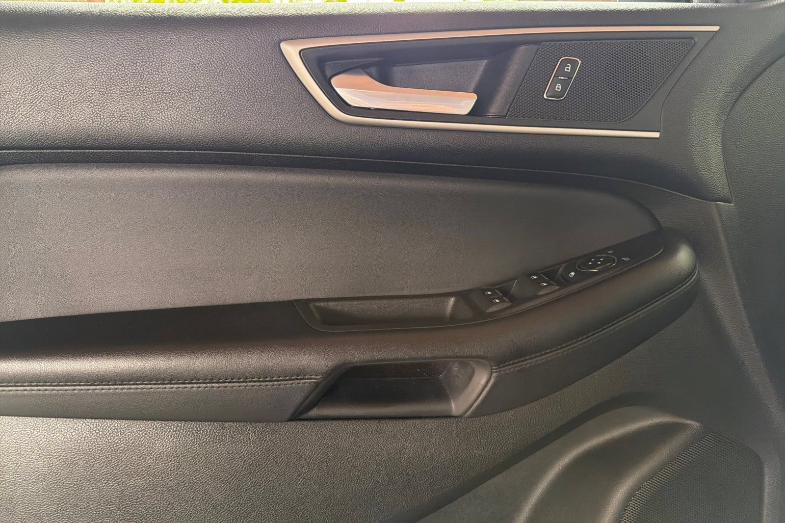 Used 2024 Ford Edge SEL AWD/4WD image 11