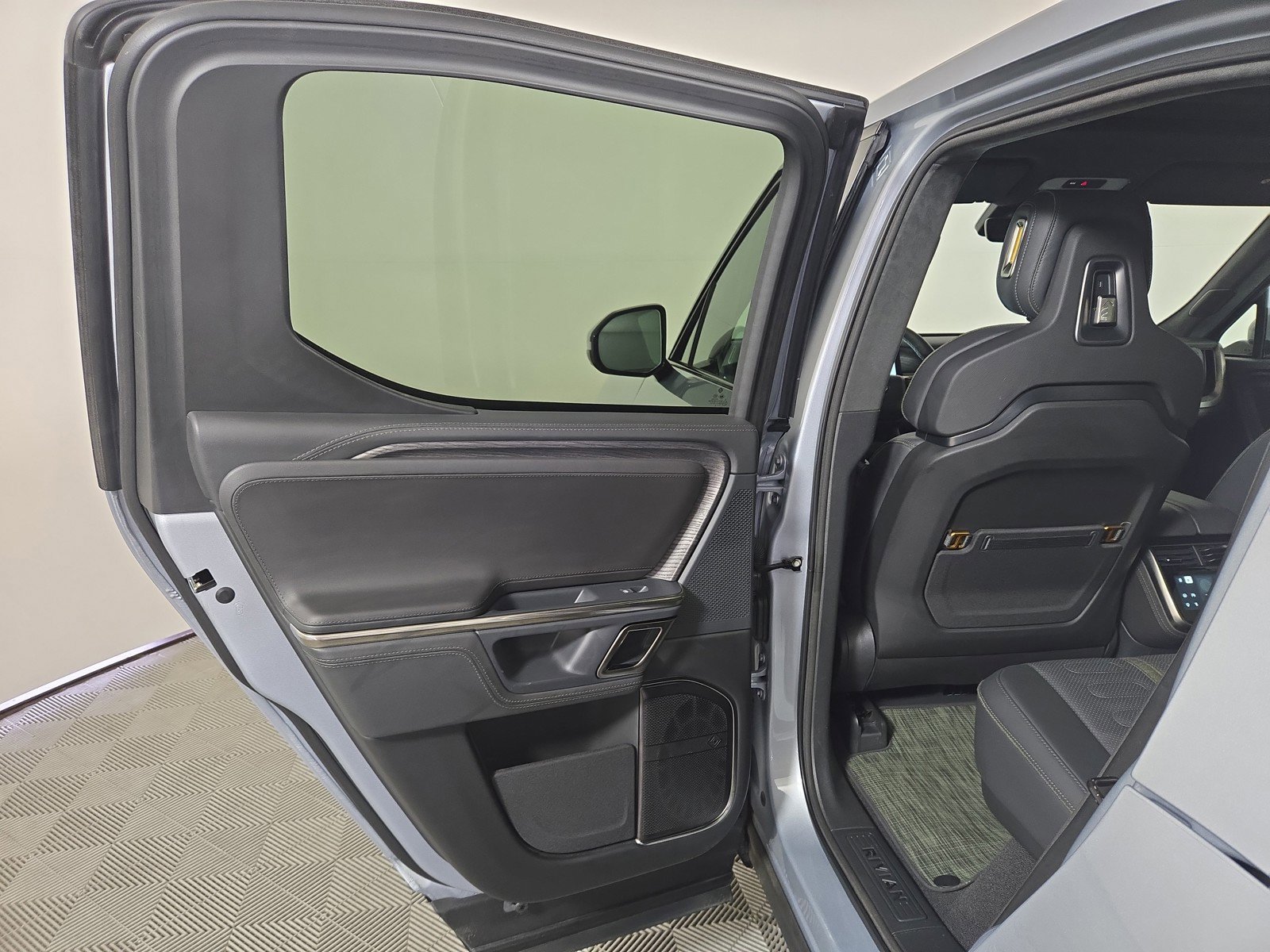 Used 2023 Rivian R1T Adventure image 17