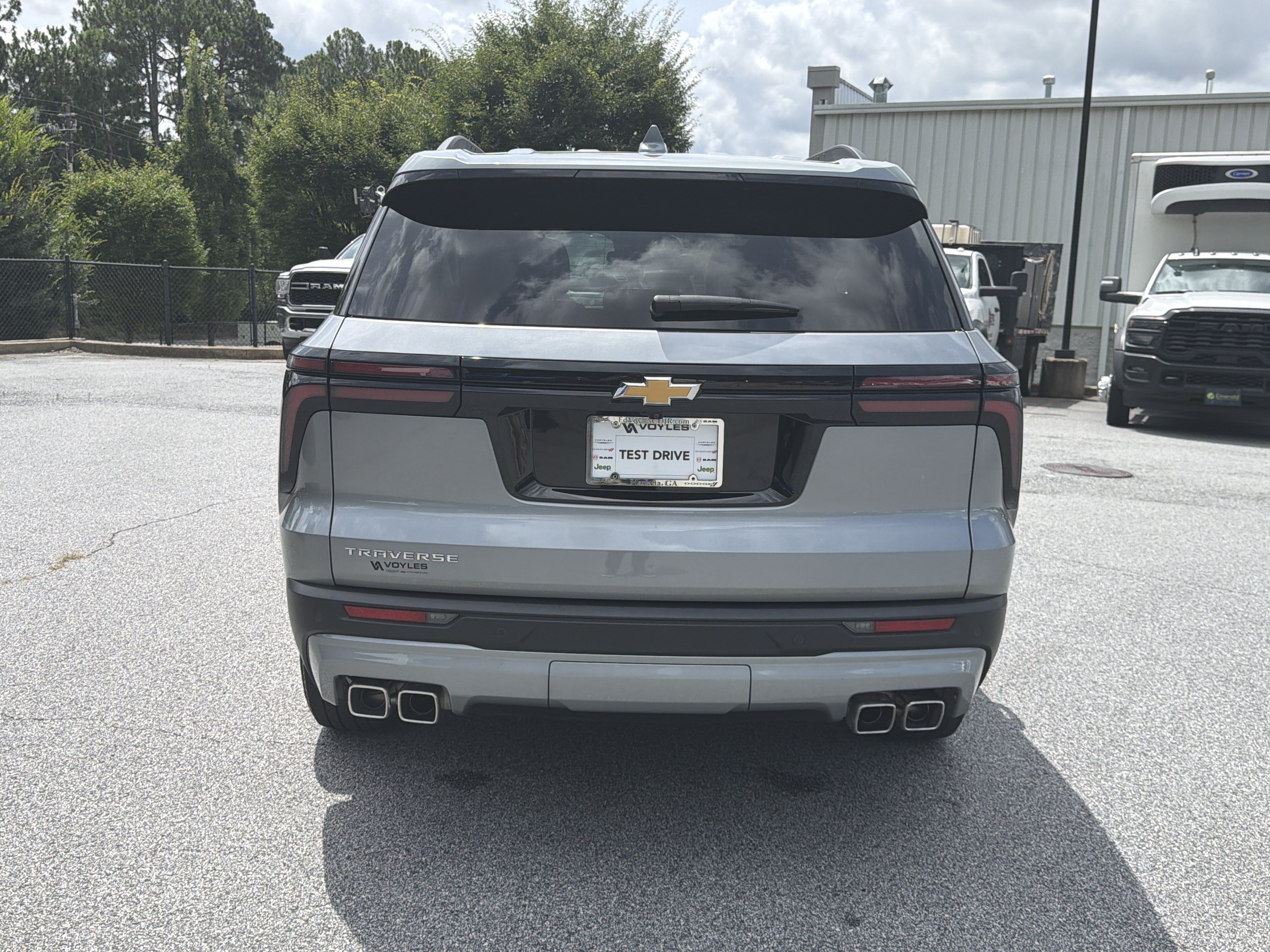 Used 2025 Chevrolet Traverse LT FWD image 7