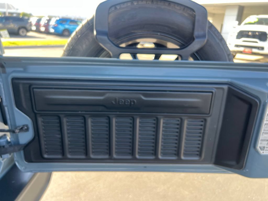 Used 2025 Jeep Wrangler Unlimited Sahara AWD/4WD image 37