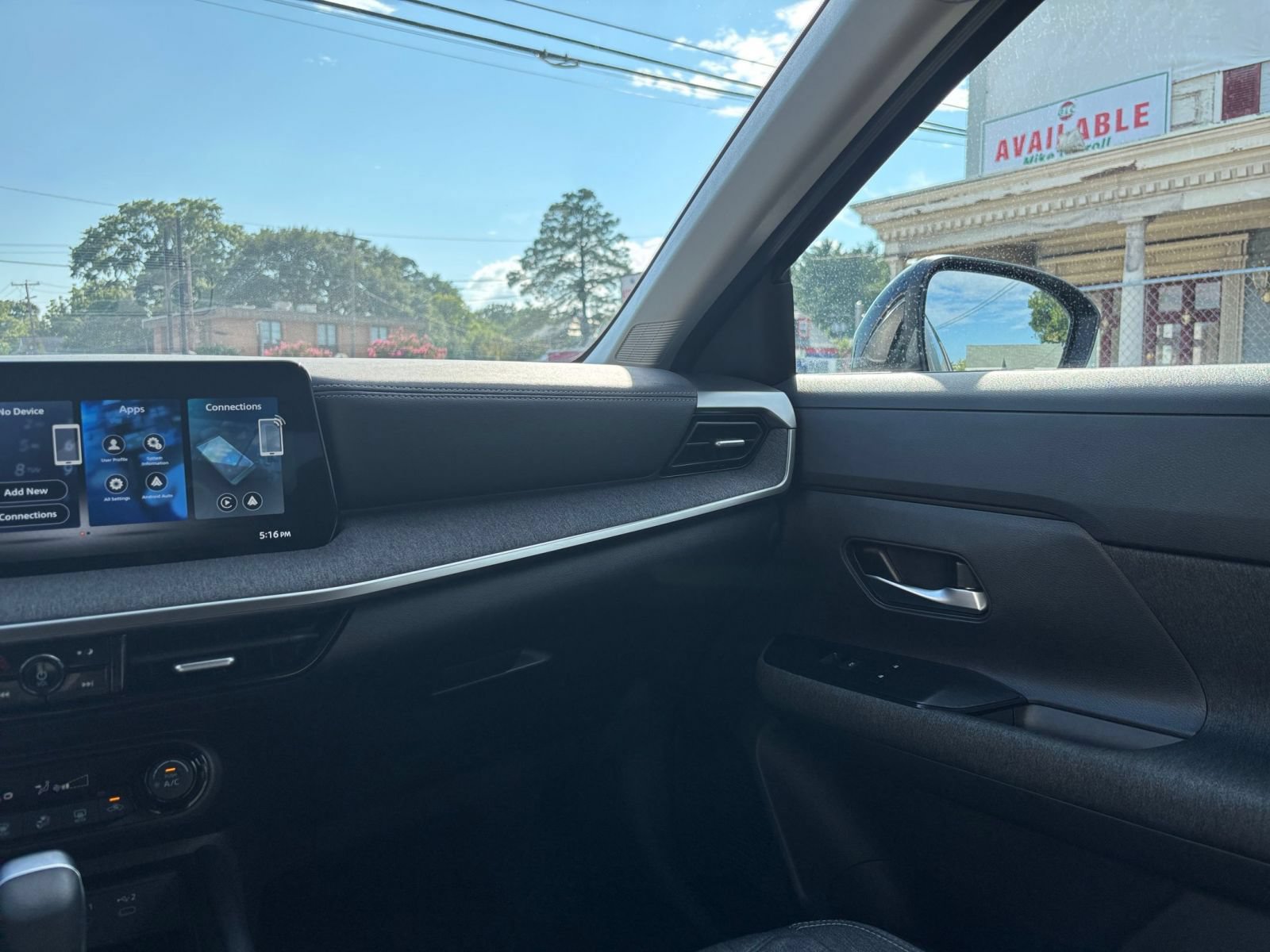 Used 2026 Nissan Kicks SV FWD image 34