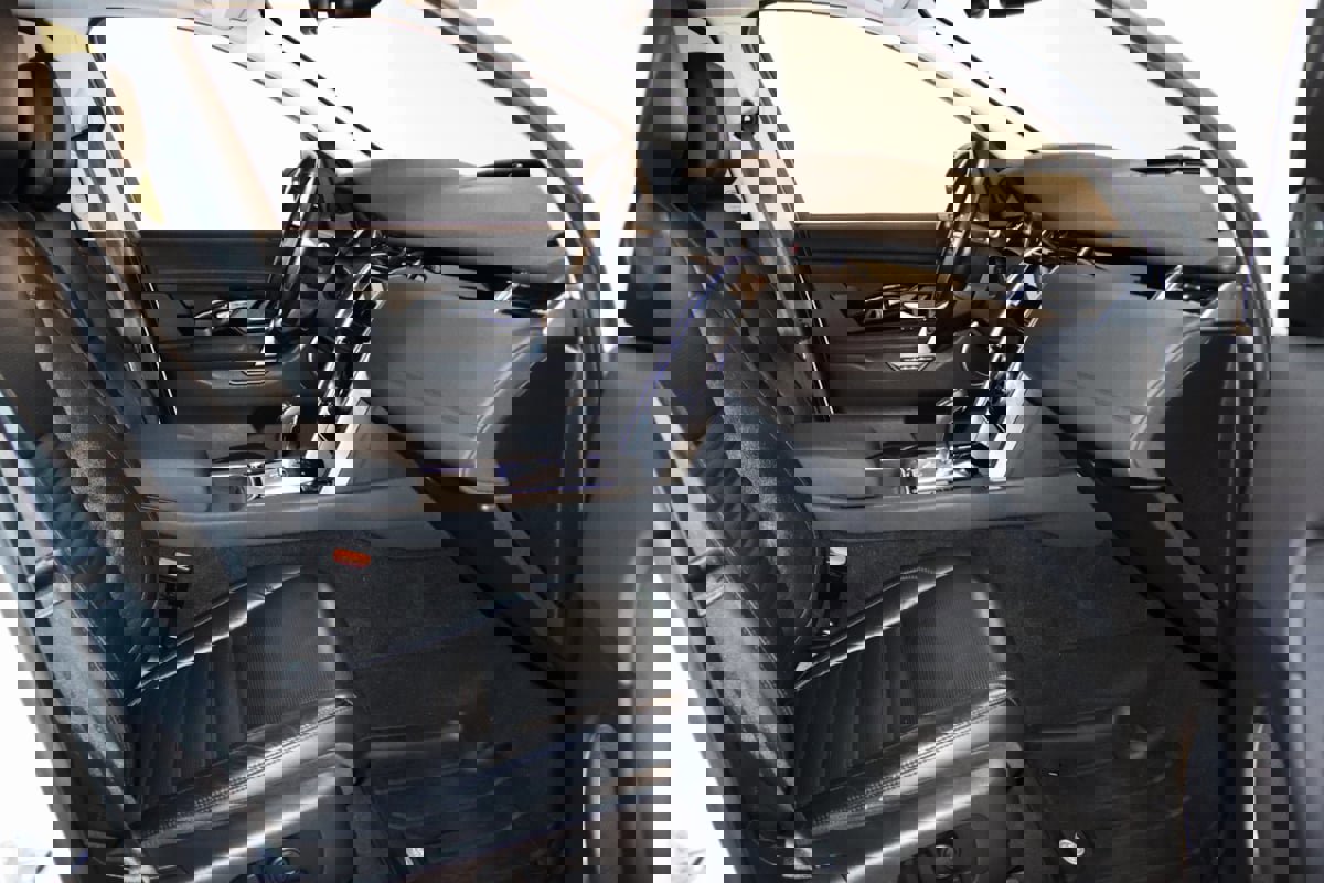 Used 2020 Land Rover Discovery Sport S image 52