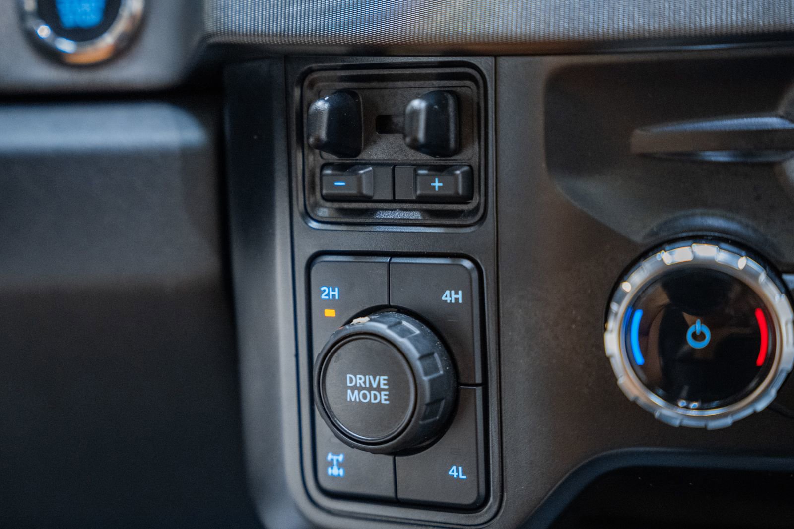 Certified 2024 Ford F250 Platinum image 31