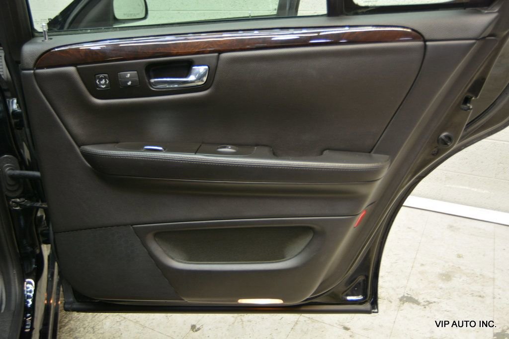 Used 2010 Cadillac DTS Premium w/ Driver Awareness Package image 10