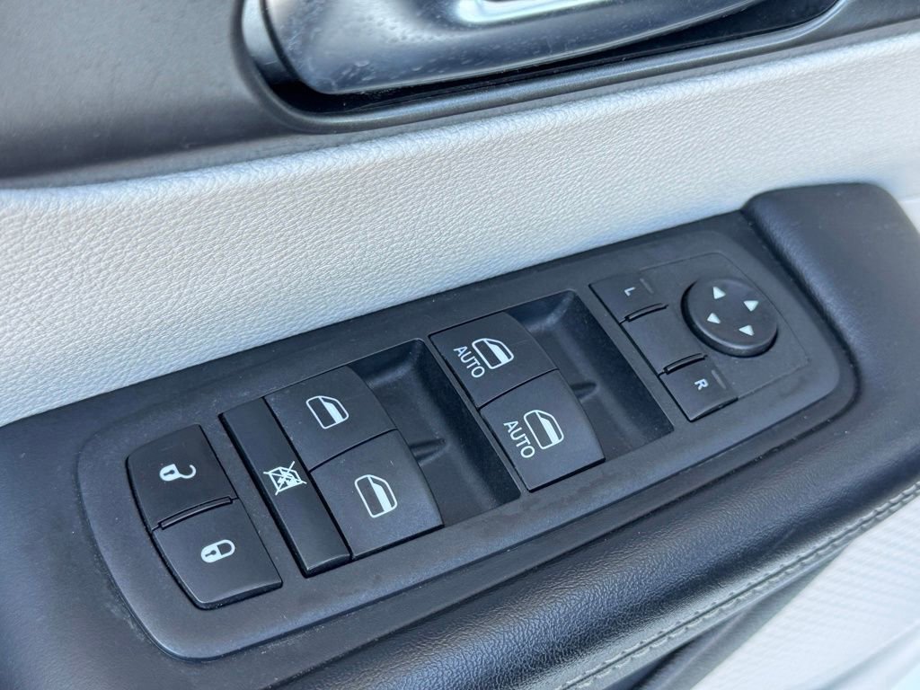 Used 2023 Chrysler Pacifica Touring-L image 17