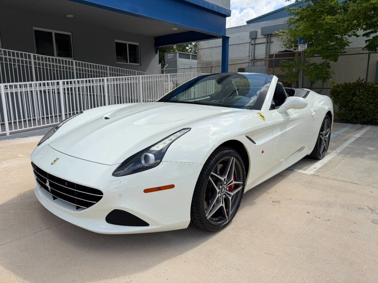 Used 2015 Ferrari California T RWD image 2