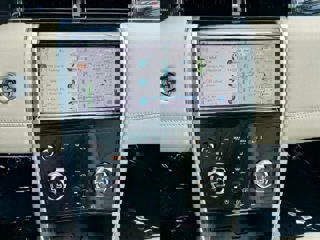 Used 2023 Land Rover Discovery Sport SE image 28