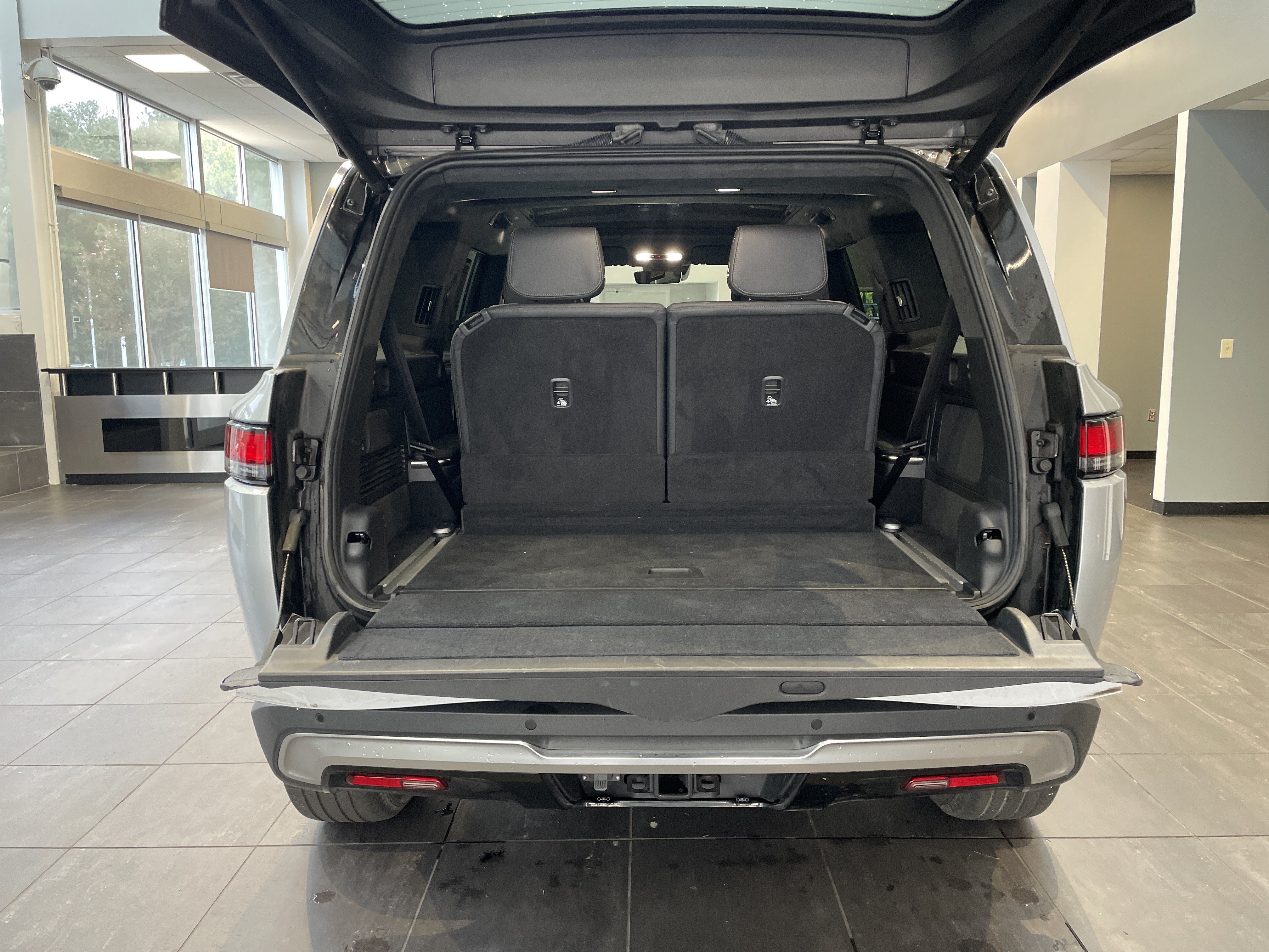 Used 2024 Rivian R1S Adventure Dual AWD/4WD image 39