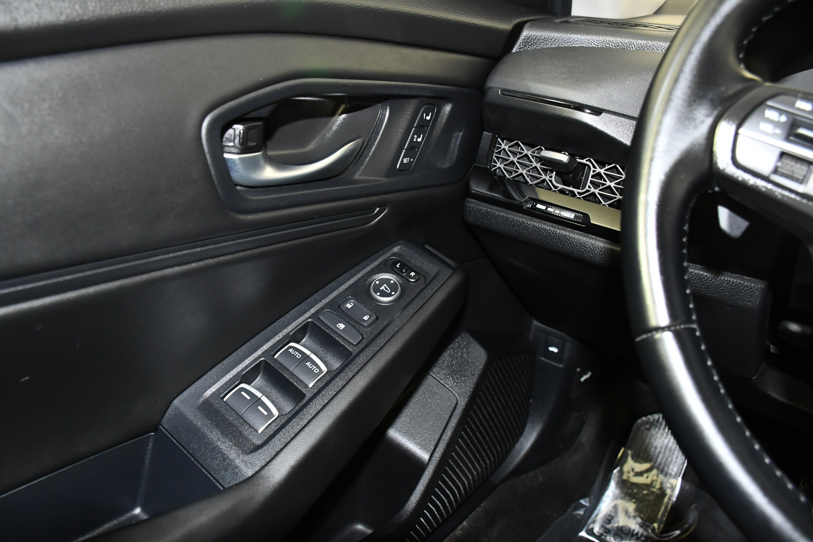 Certified 2025 Honda Accord EX-L image 33
