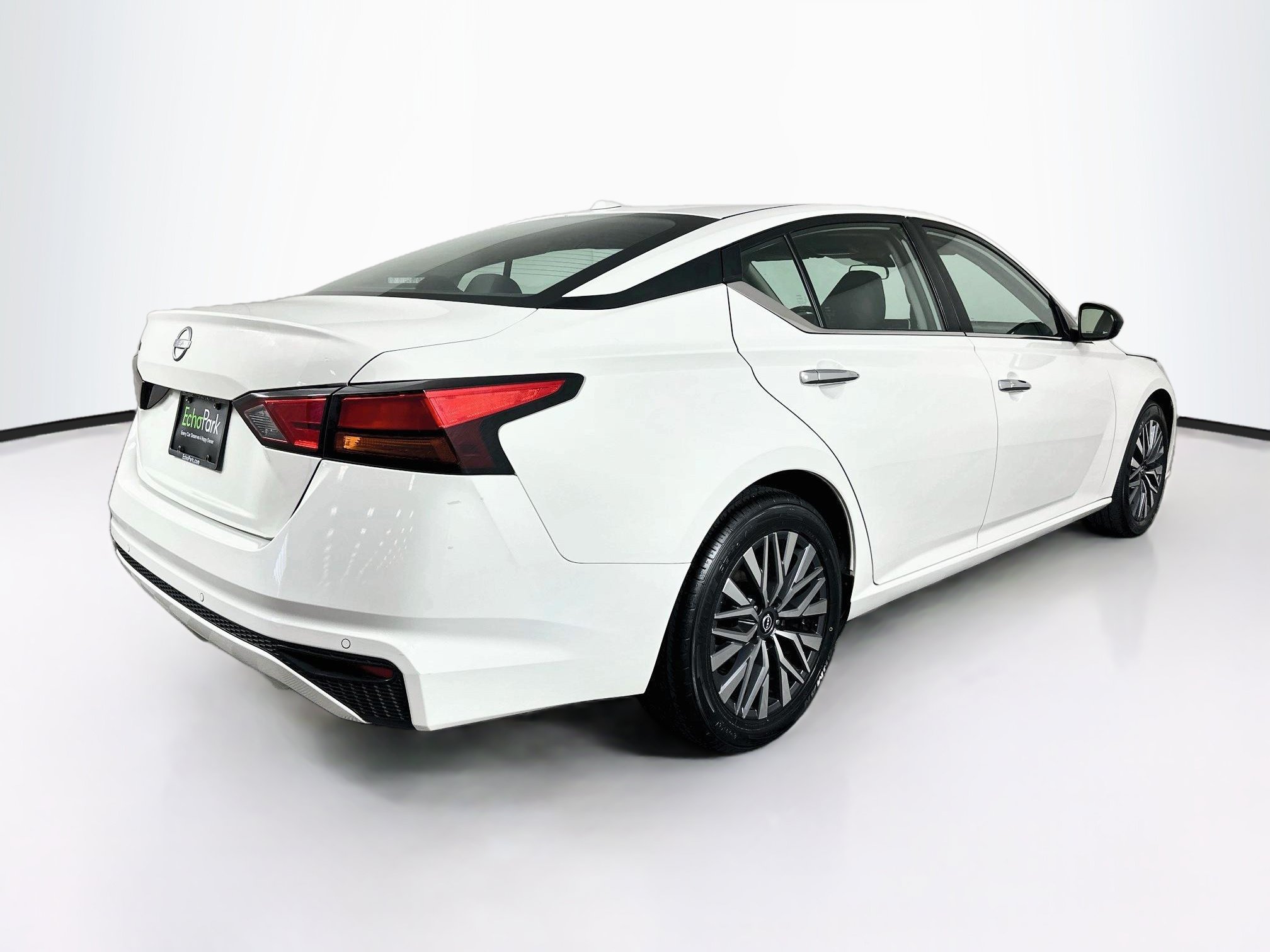 Used 2025 Nissan Altima 2.5 SV FWD image 9