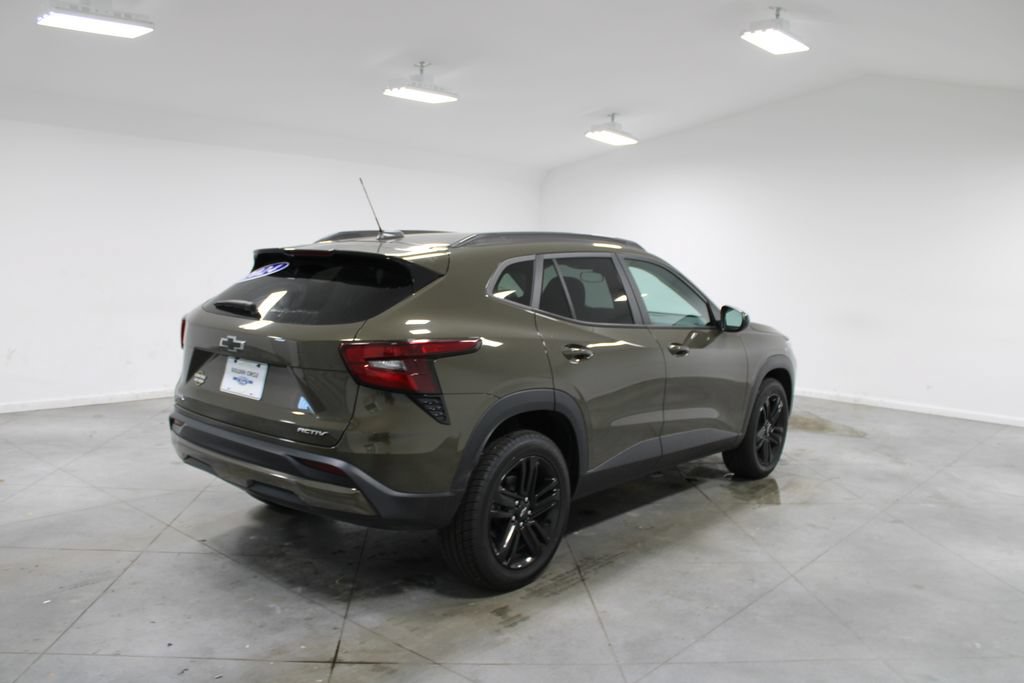 Used 2024 Chevrolet Trax ACTIV w/ Sunroof Package FWD image 9