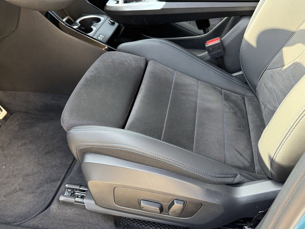 Used 2025 BMW X1 xDrive28i w/ M Sport Package AWD/4WD image 16