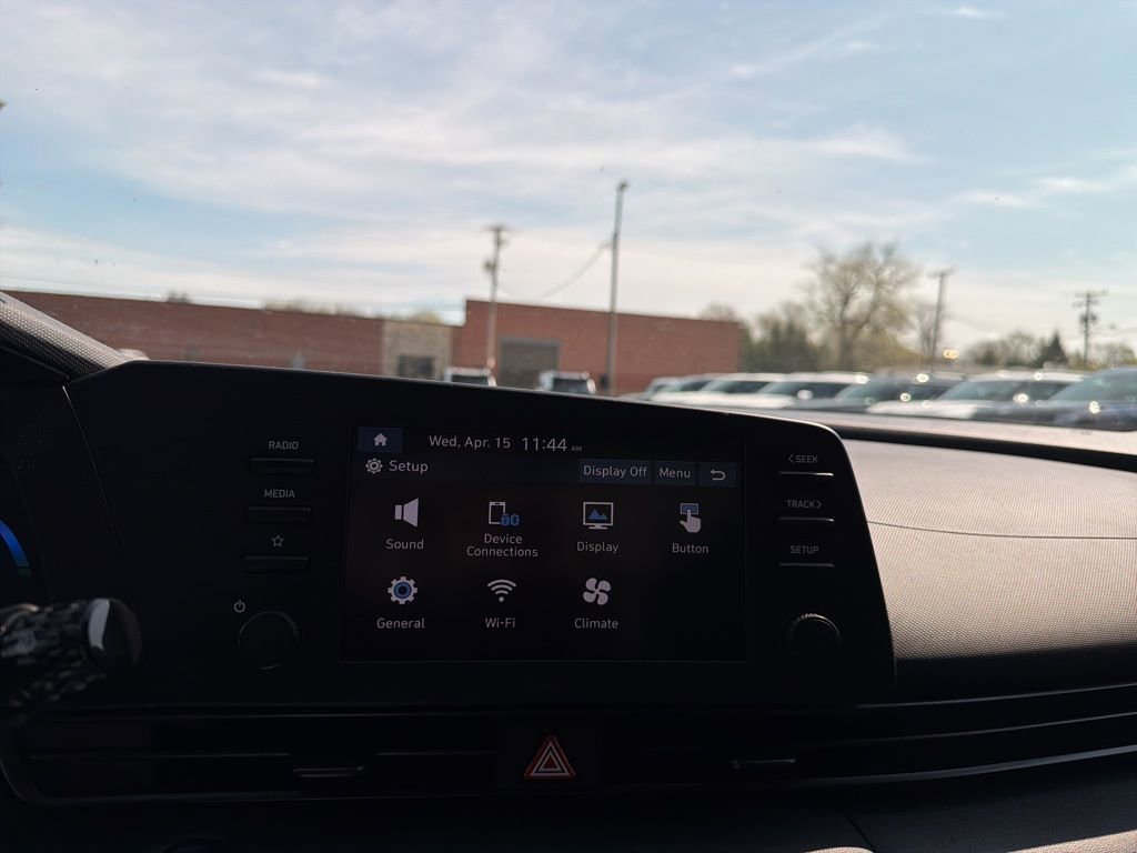 Certified 2025 Hyundai Elantra Sport image 21