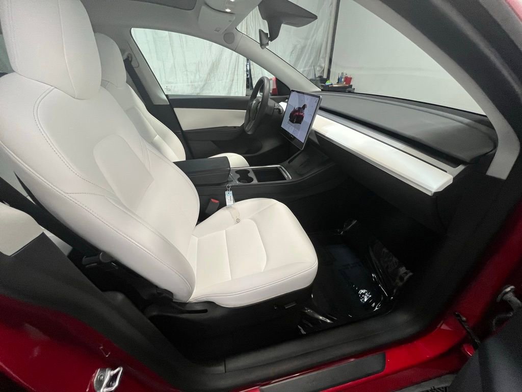 Used 2022 Tesla Model Y Long Range image 19