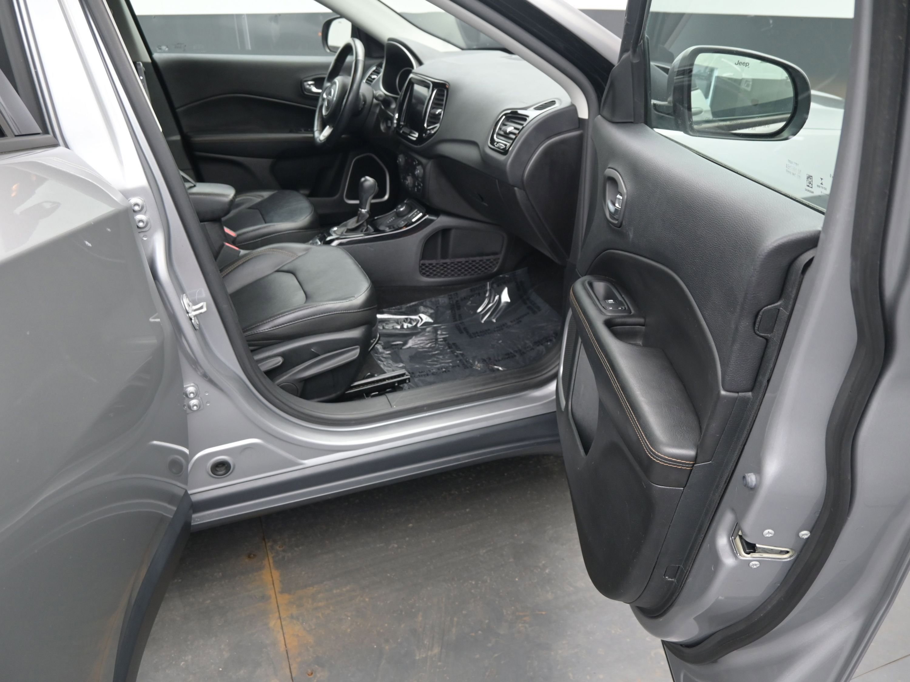 Used 2019 Jeep Compass Limited image 11