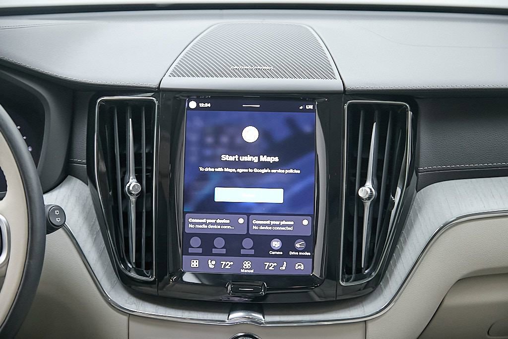 Certified 2024 Volvo XC60 T8 Ultimate w/ Protection Package Premier image 28
