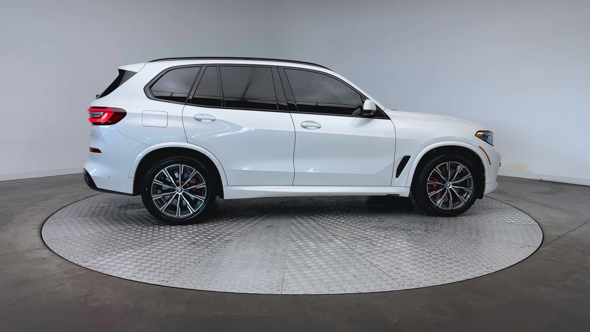 Used 2023 BMW X5 M50i w/ Executive Package AWD/4WD image 9