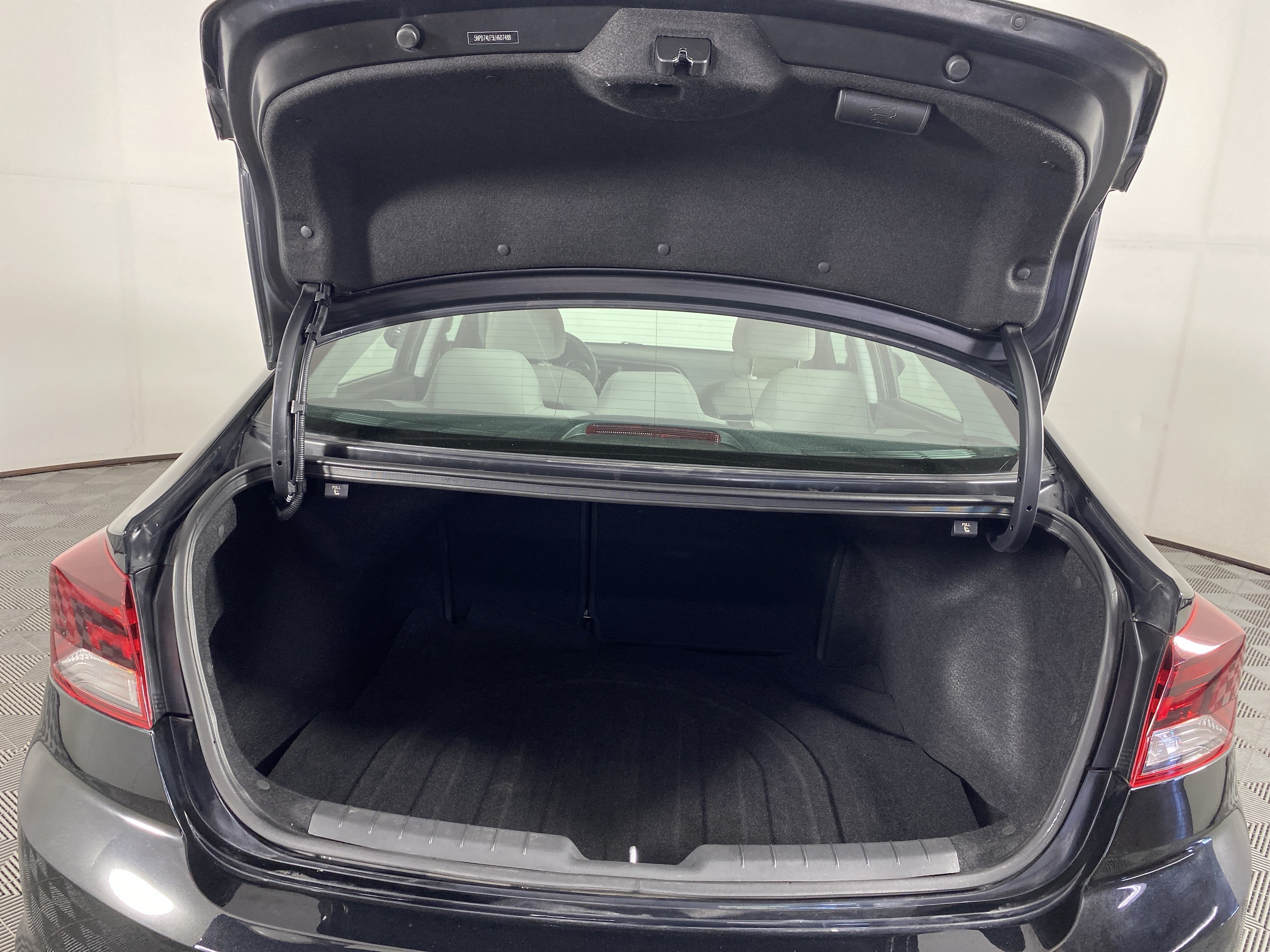 Used 2020 Hyundai Elantra SE FWD image 30
