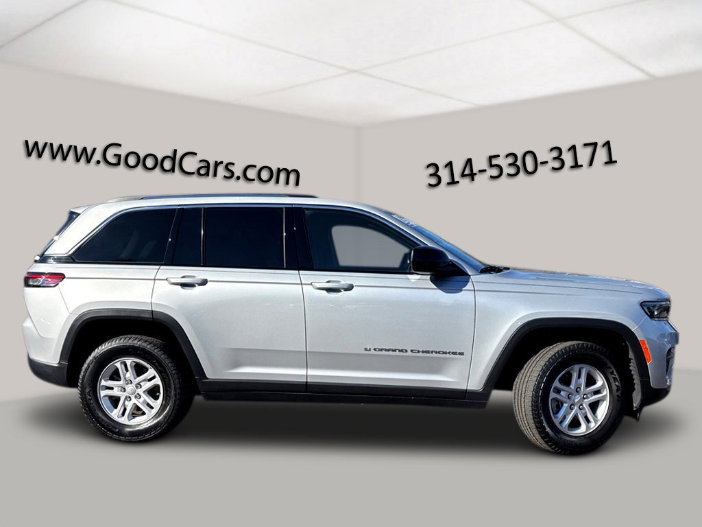Used 2023 Jeep Grand Cherokee Laredo image 3