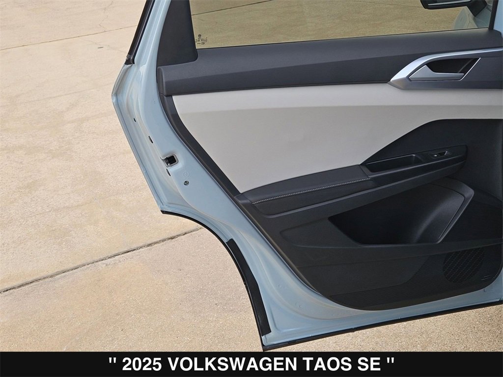 Used 2025 Volkswagen Taos SE image 18