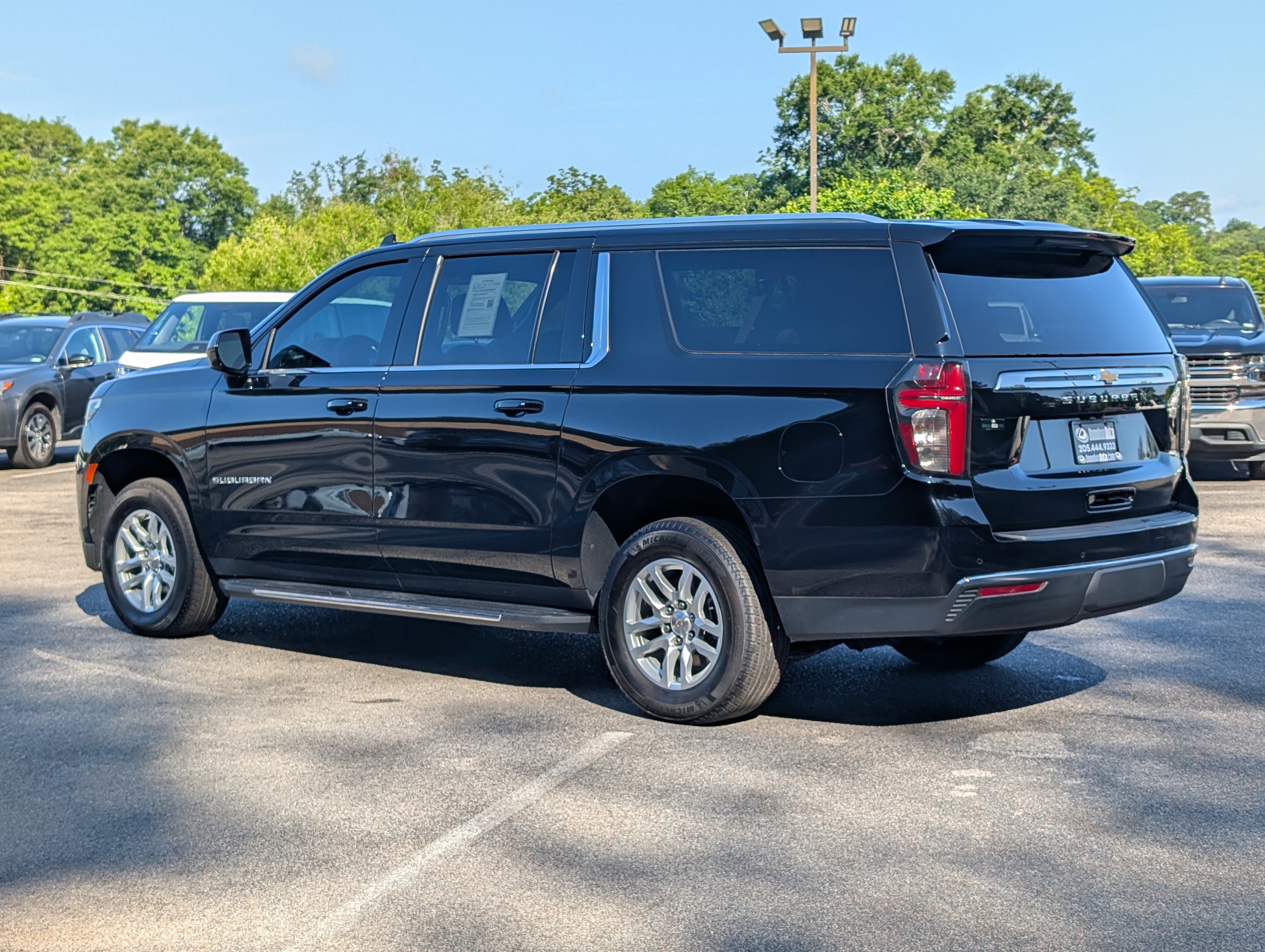 Used 2024 Chevrolet Suburban LS RWD image 7