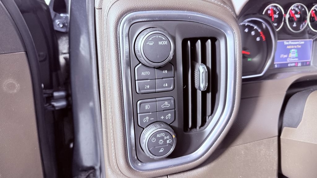 Used 2020 Chevrolet Silverado 1500 LTZ AWD/4WD image 9