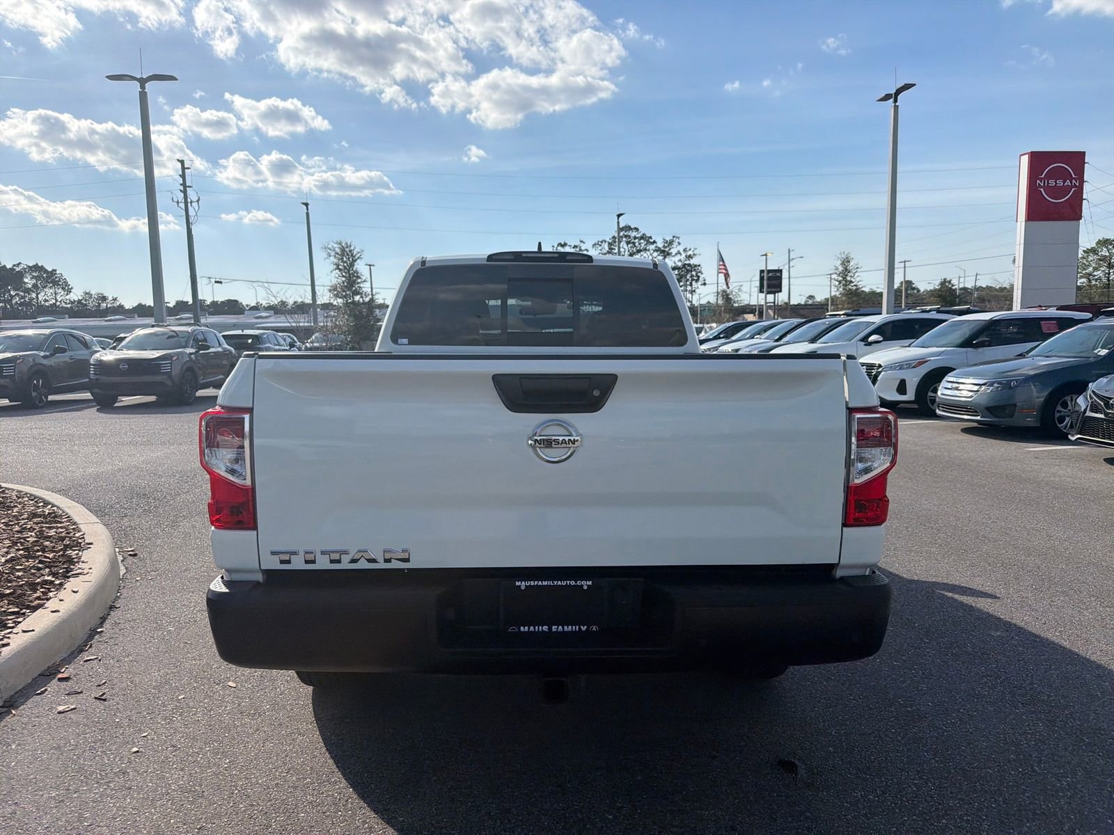 Used 2022 Nissan Titan S image 7