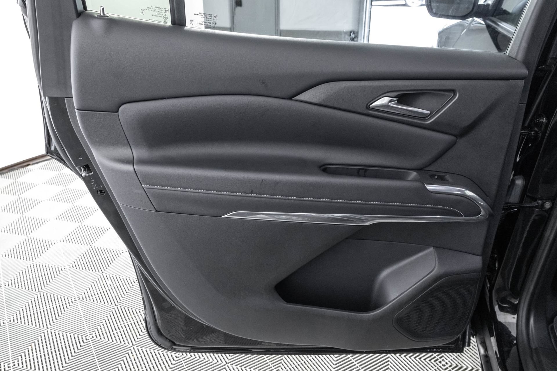 Used 2026 Chevrolet Traverse LT FWD image 36