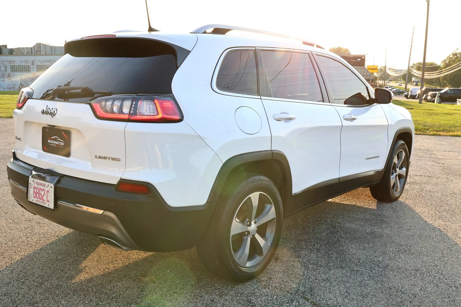 Used 2019 Jeep Cherokee Limited AWD/4WD image 5