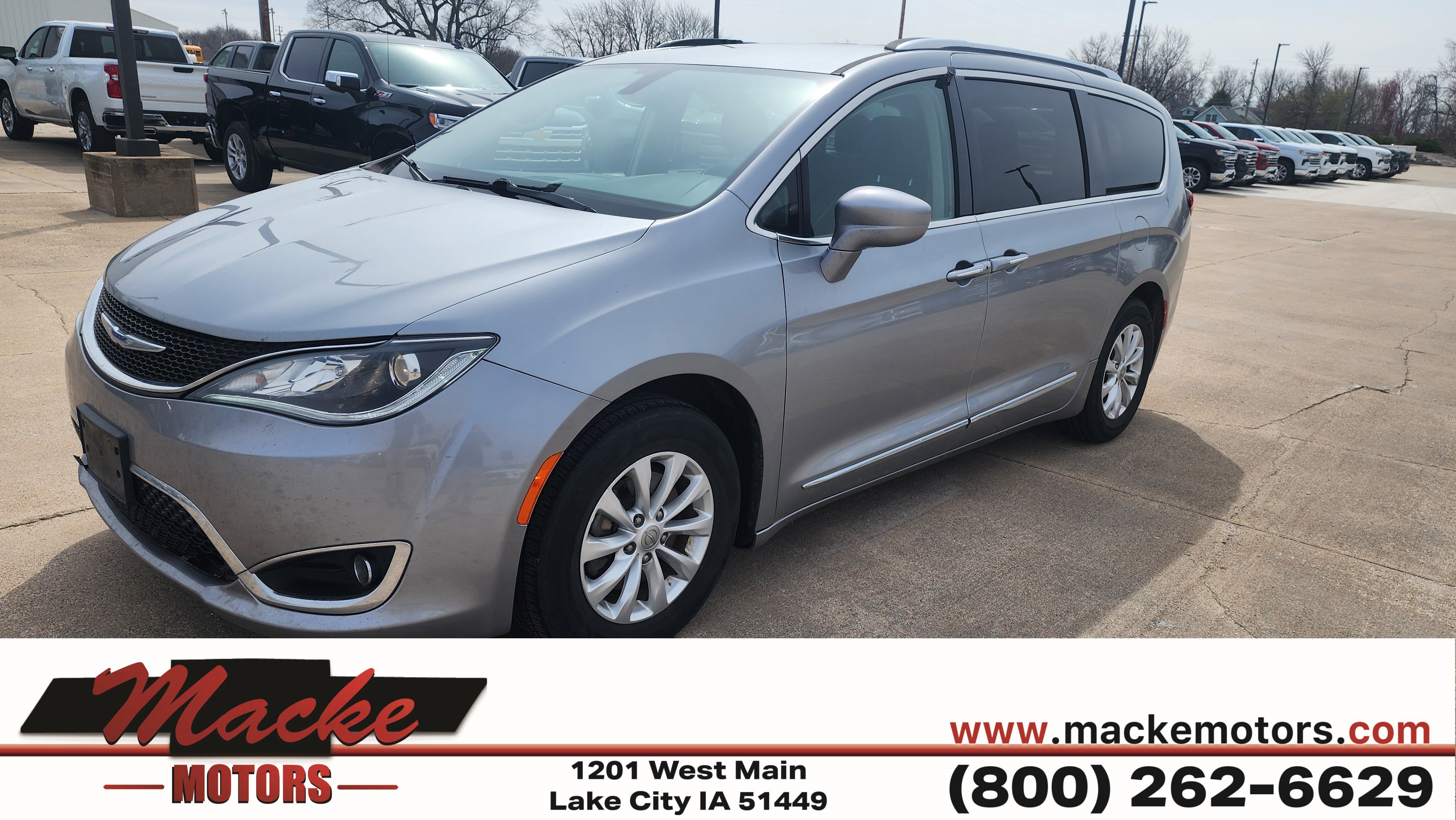 Used 2019 Chrysler Pacifica Touring-L FWD image 1