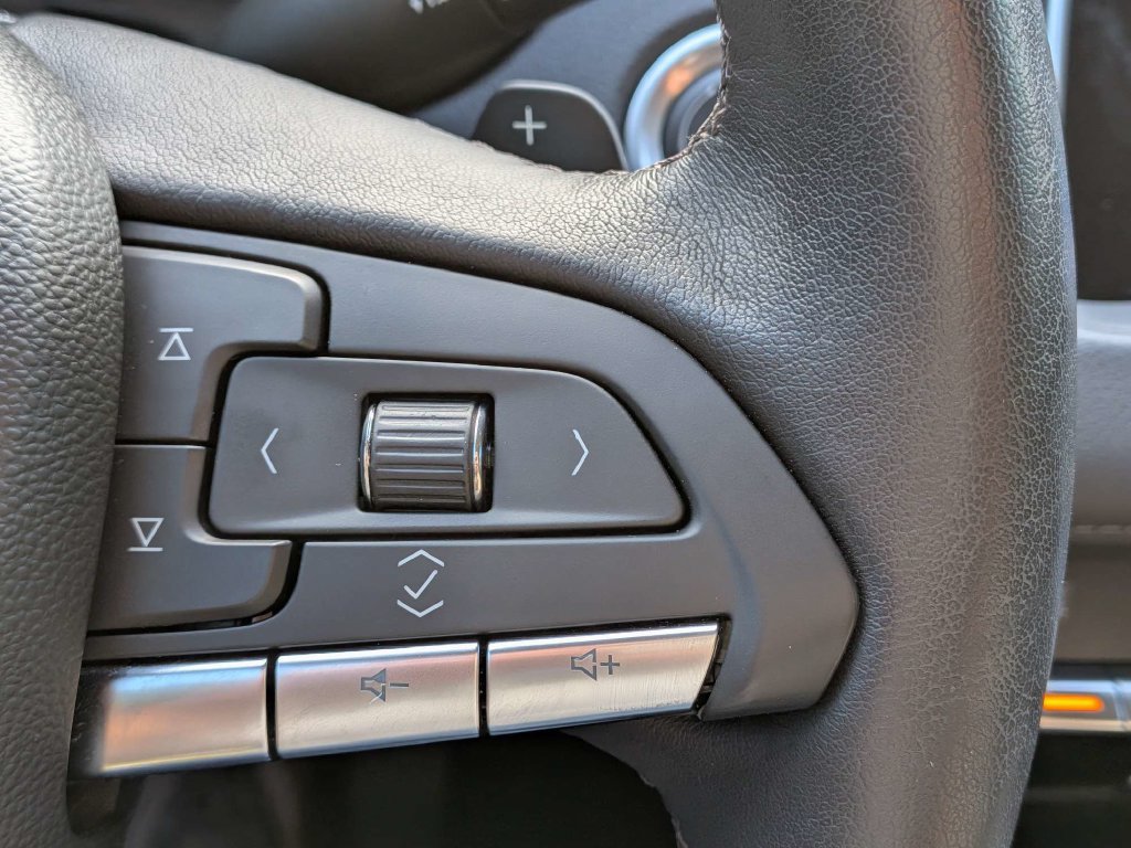 Used 2023 Cadillac XT4 Luxury w/ Cold Weather Package FWD image 29