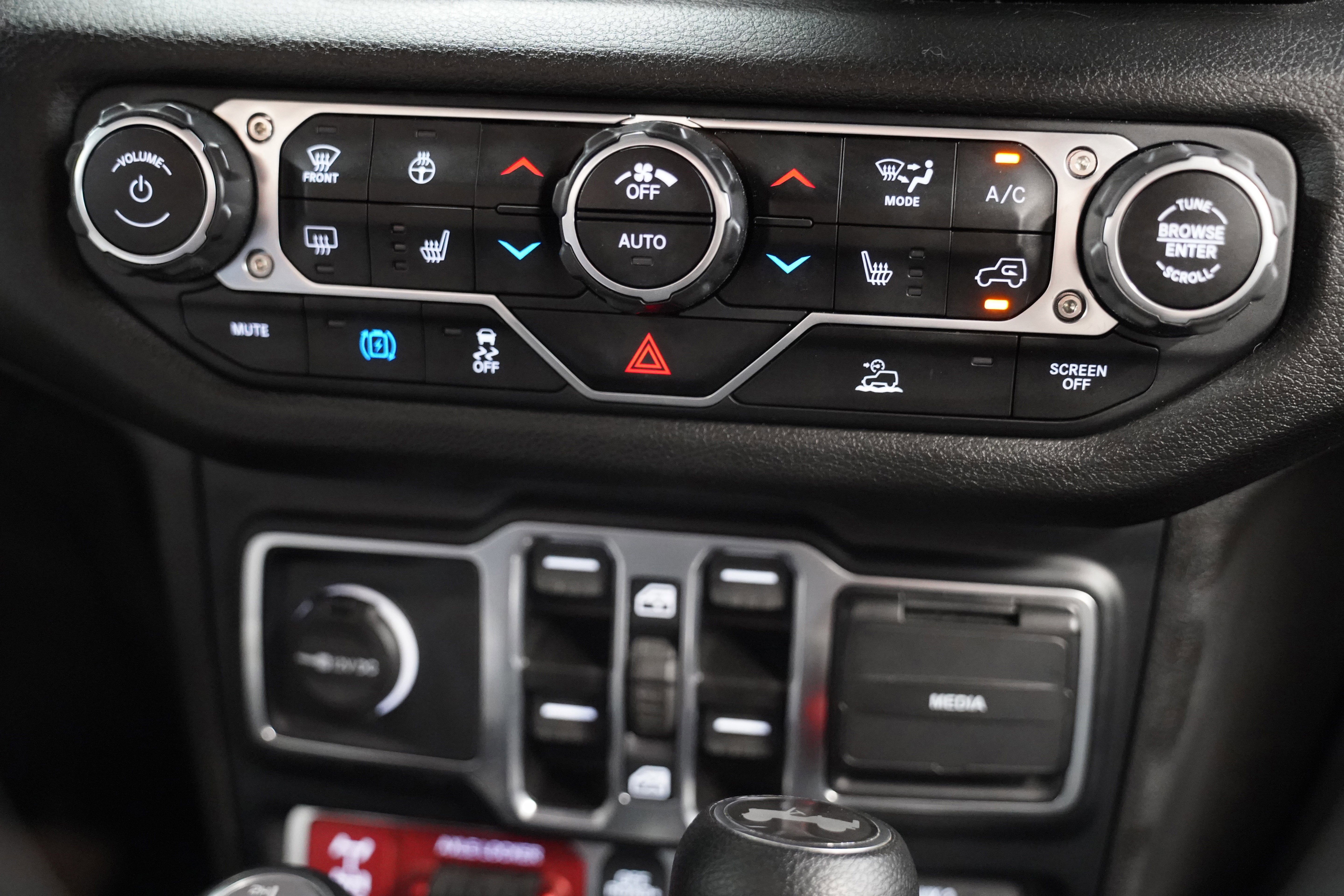 Used 2024 Jeep Wrangler Unlimited AWD/4WD image 27