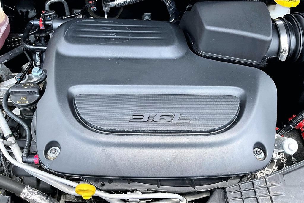 Used 2024 Chrysler Pacifica Touring-L FWD image 32
