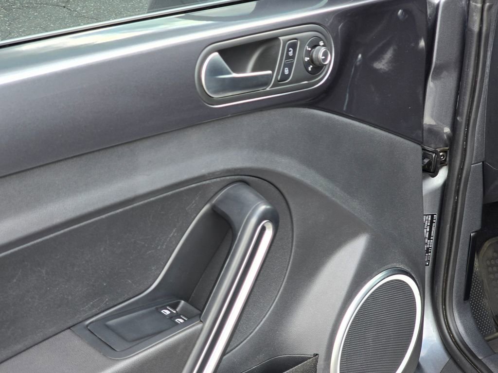 Used 2015 Volkswagen Beetle TDI image 40