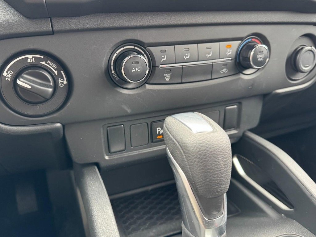 Used 2025 Nissan Frontier SV image 18