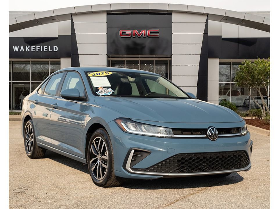 Used 2025 Volkswagen Jetta SE image 1