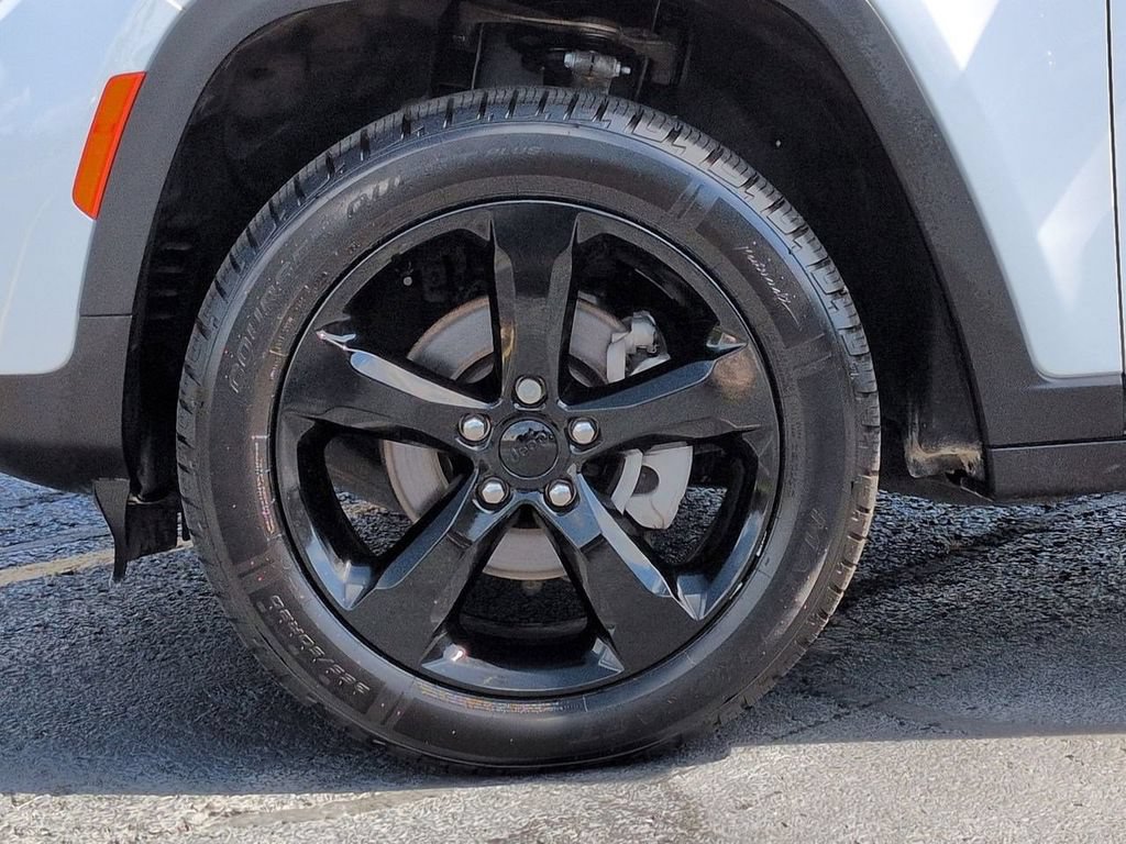 Used 2022 Jeep Grand Cherokee Altitude AWD/4WD image 27