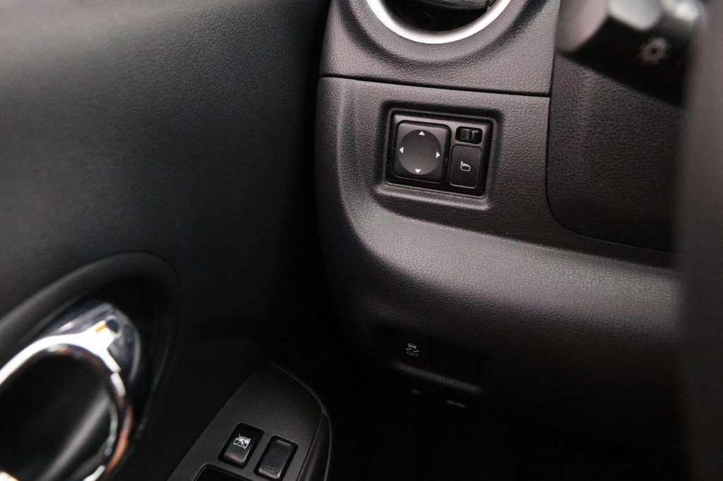 Used 2019 Nissan Versa SV FWD image 18