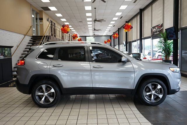 Used 2019 Jeep Cherokee Limited image 16
