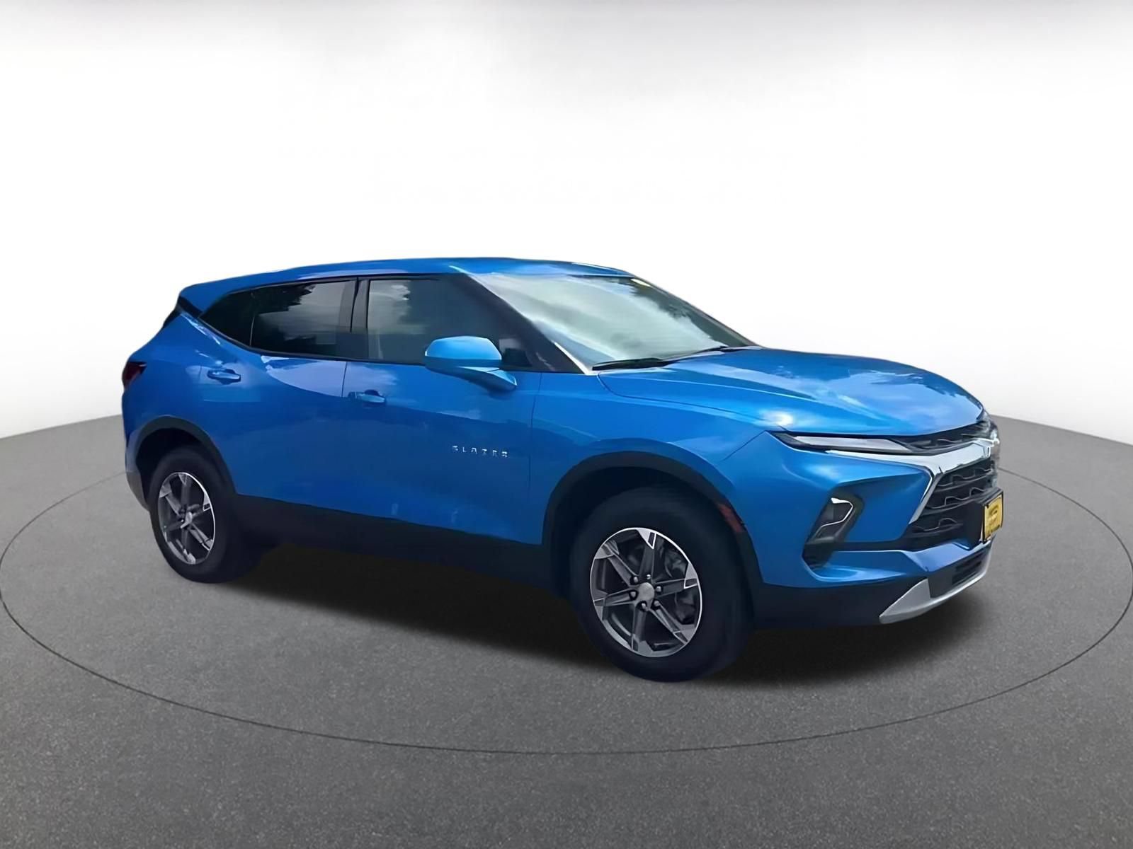 Used 2026 Chevrolet Blazer LT AWD/4WD image 2
