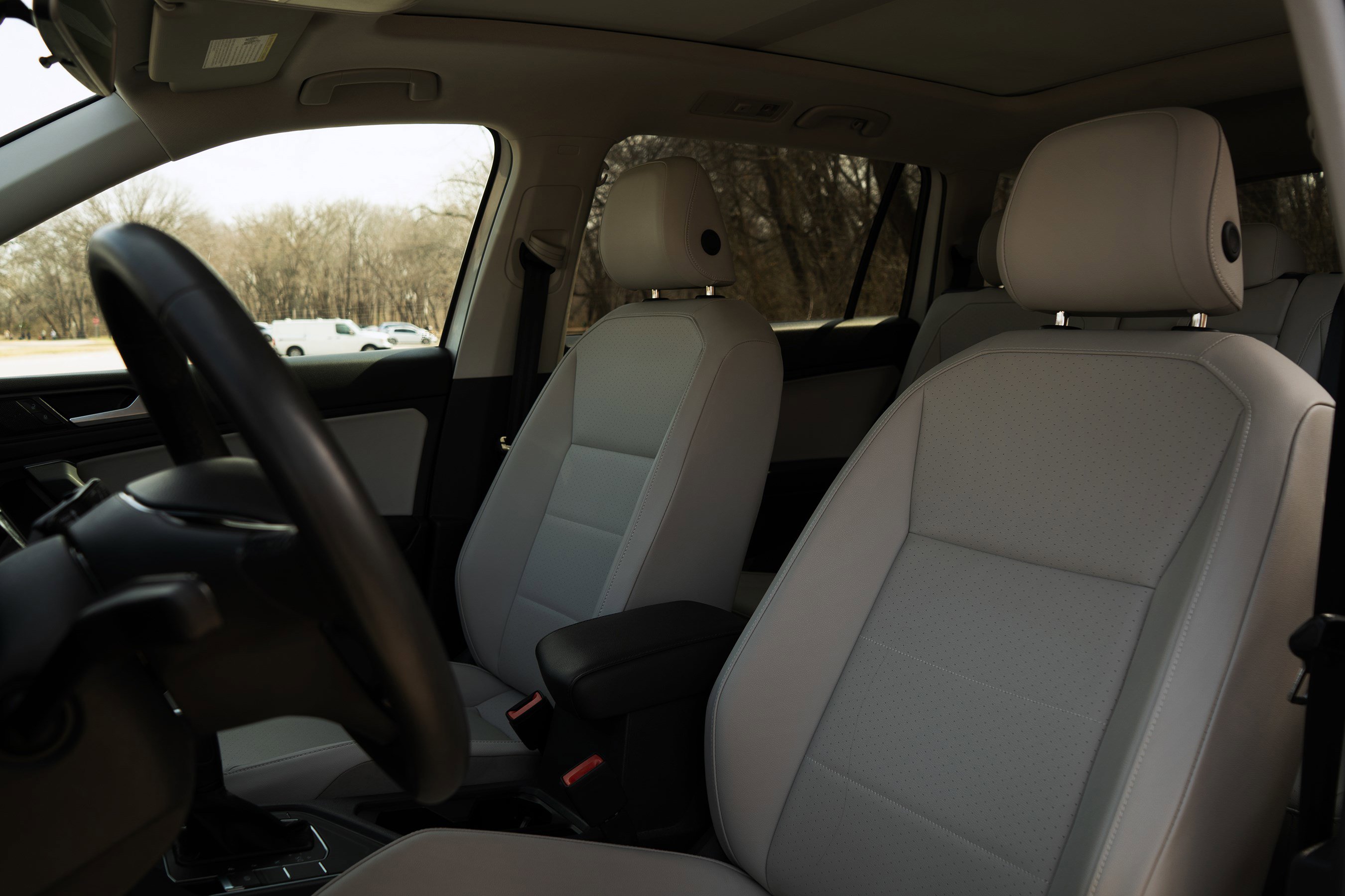 Used 2020 Volkswagen Tiguan SE w/ Panoramic Sunroof Package image 17