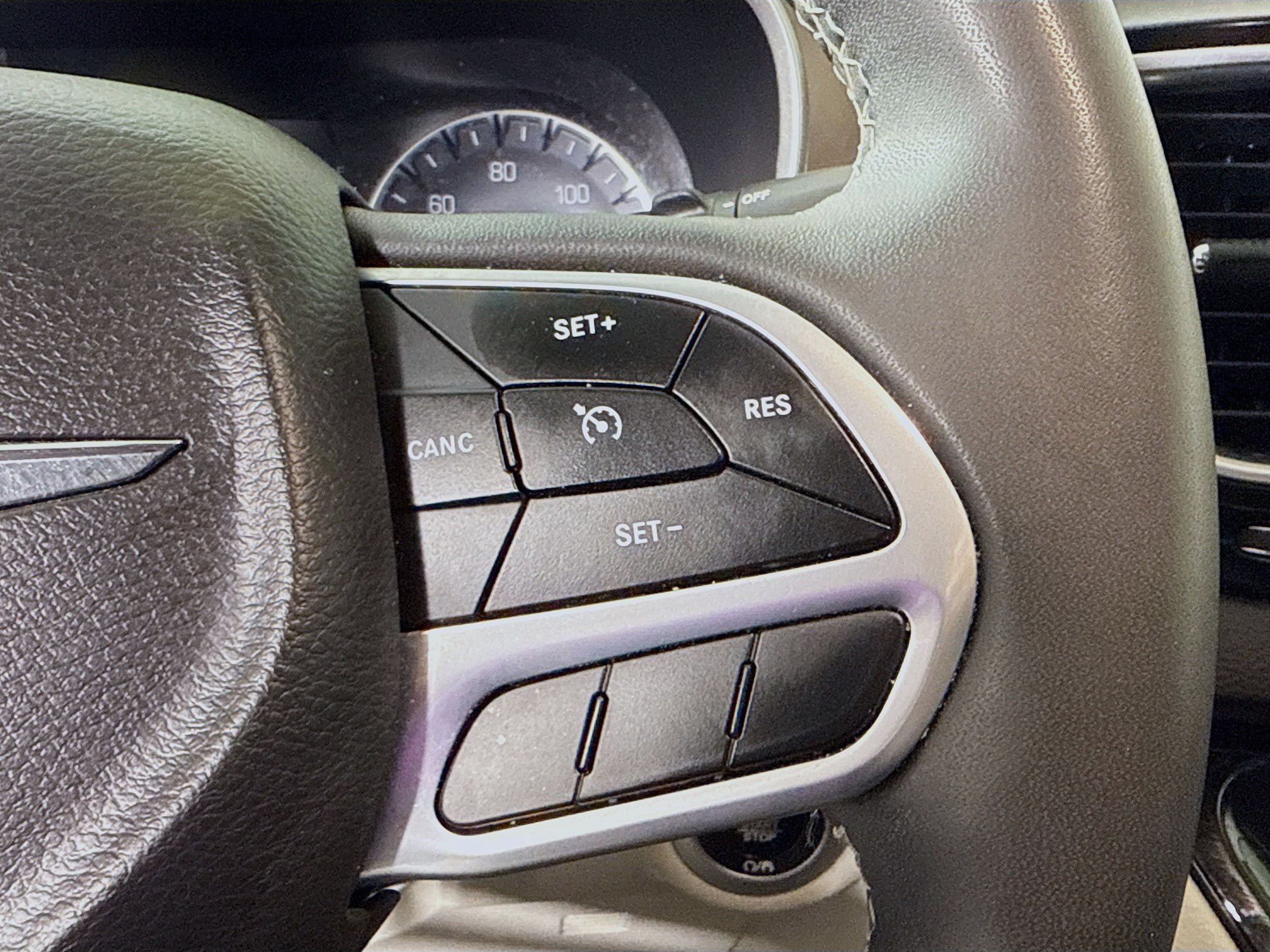 Used 2023 Chrysler Voyager LX FWD image 15