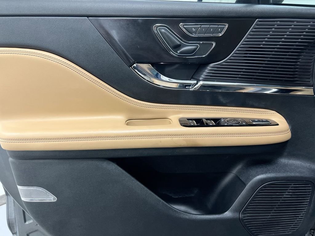 Used 2022 Lincoln Corsair Reserve w/ Equipment Group 201A image 22