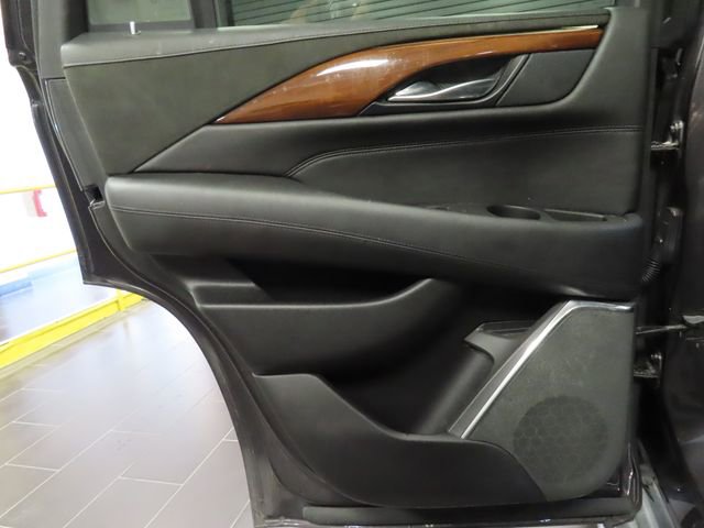 Used 2018 Cadillac Escalade Luxury image 11
