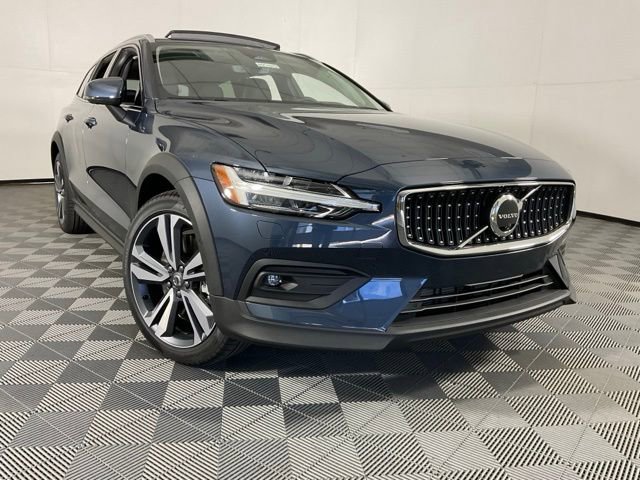 New 2026 Volvo V60 B5 Cross Country Plus w/ Protection Package Premier image 8