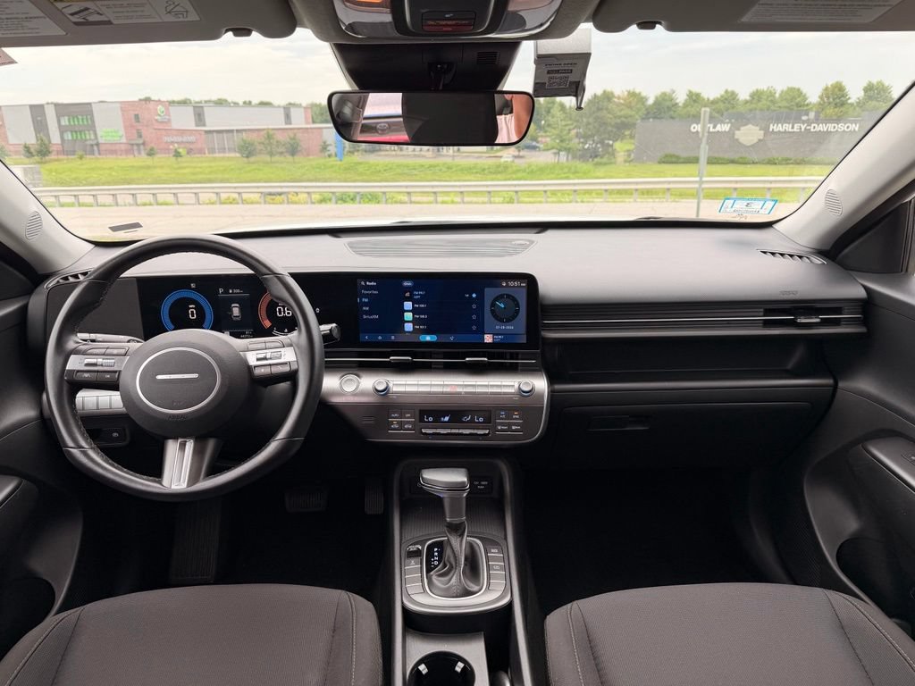 Used 2025 Hyundai Kona SEL AWD/4WD image 3