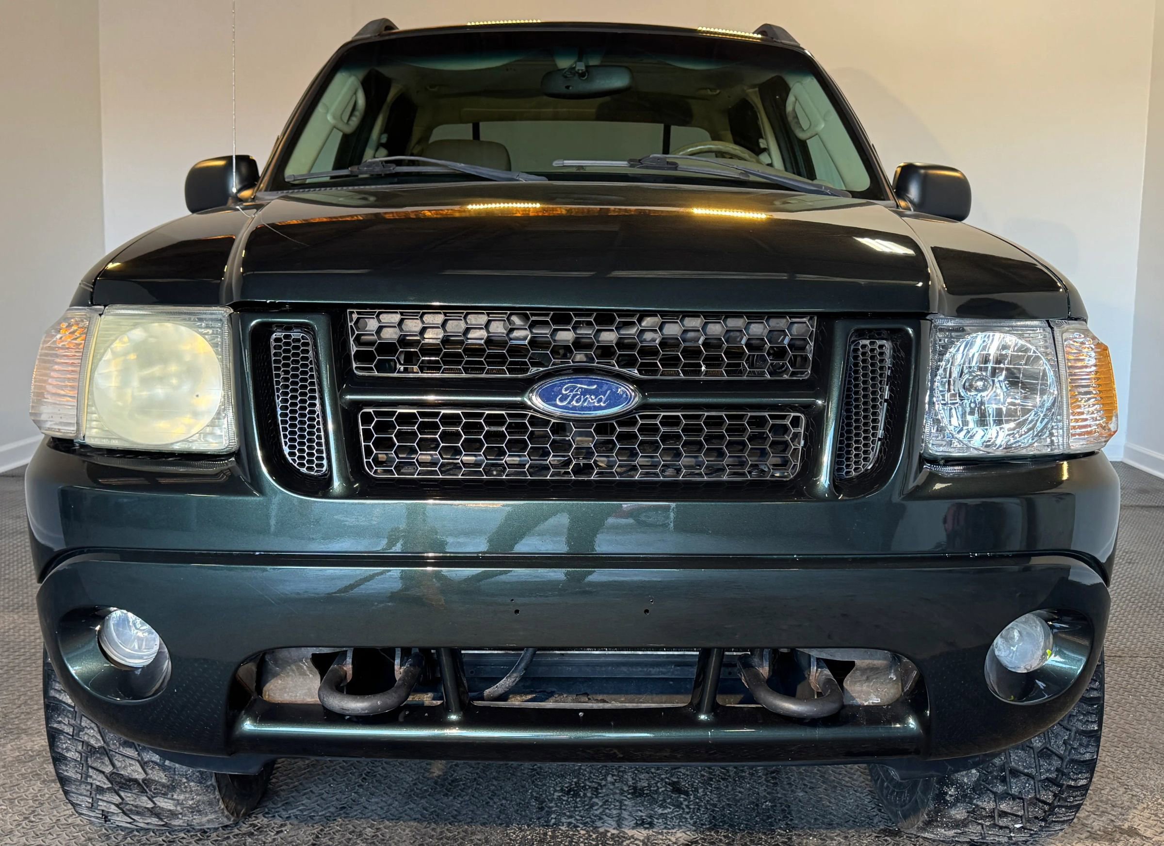 Used 2004 Ford Explorer Sport Trac XLT image 3