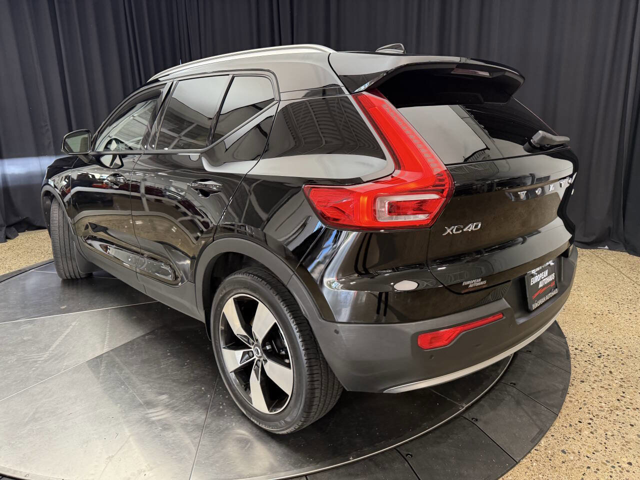 Used 2019 Volvo XC40 T5 Momentum image 5