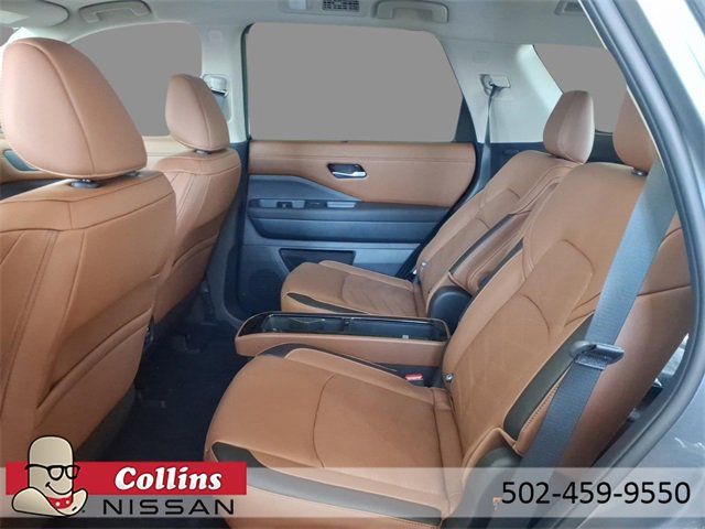 New 2025 Nissan Pathfinder Platinum image 9